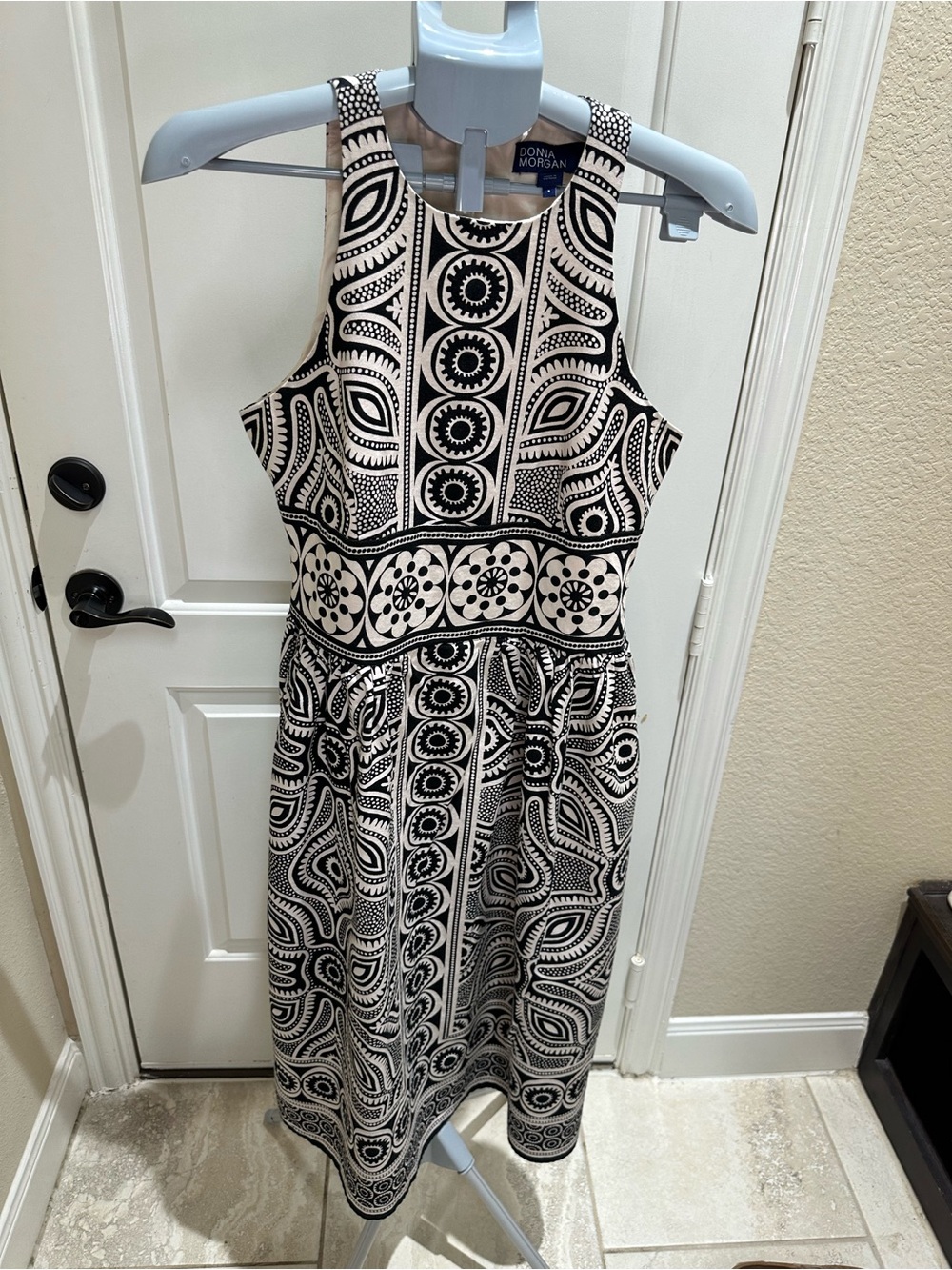 Donna Morgan Black and Cream Graphic Print Sleeveless Dress - Picture 2 of 9